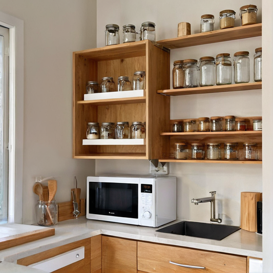 Organisateur cuisine studio : optimise chaque centimètre pour un espace pratique et harmonieux