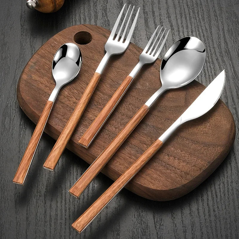 Couverts inox avec manche bois moderne