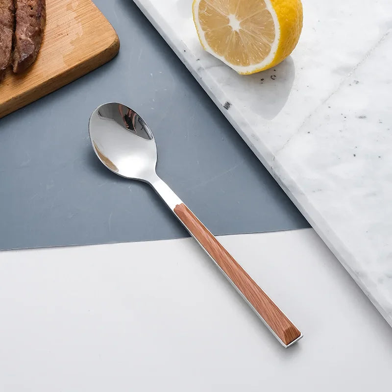 Couverts inox avec manche bois moderne