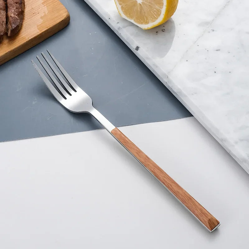 Couverts inox avec manche bois moderne