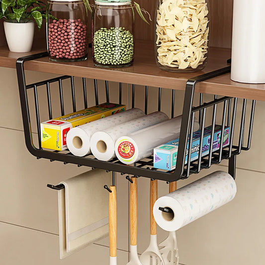 Panier suspendu sous étagère pour cuisine