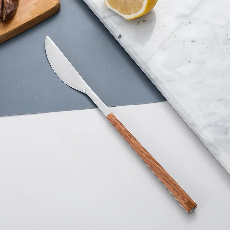 Couverts inox avec manche bois moderne