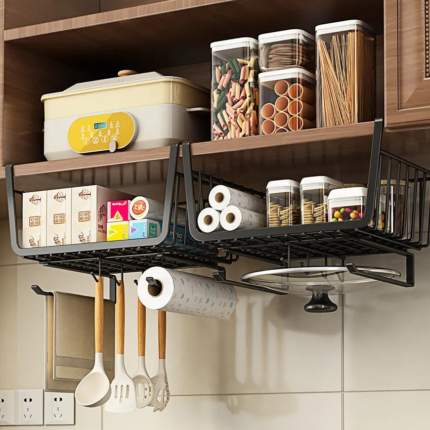 Panier suspendu sous étagère pour cuisine
